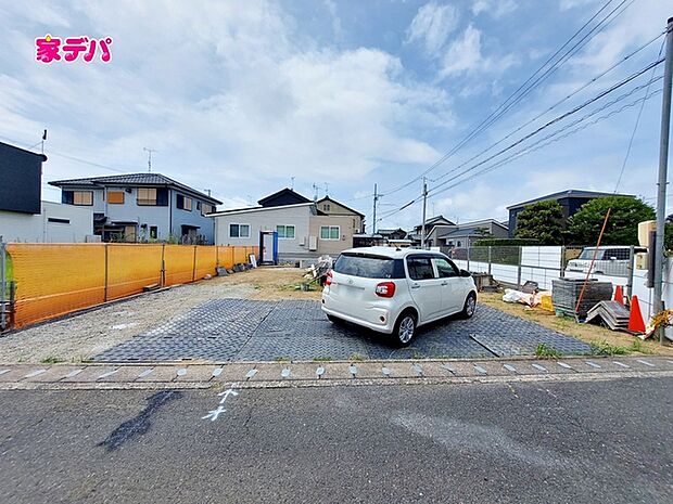 基礎工事中です。ご見学希望のお客様につきましては同型同仕様の物件にご案内いたします。当日のご連絡でも対応いたします。お気軽に『家デパ』までお問い合わせ下さい！経験豊富なスタッフが対応いたします。