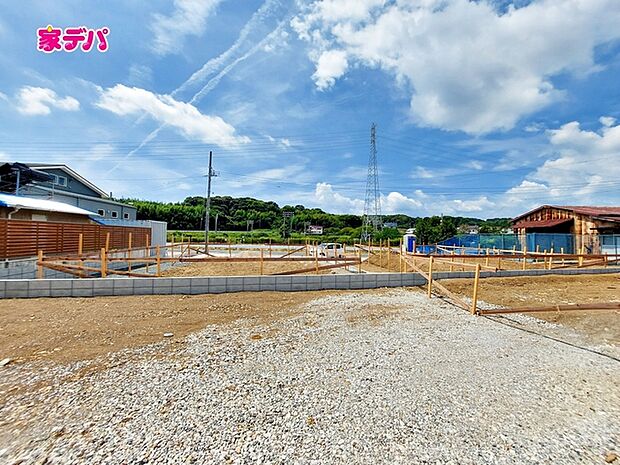 建築予定地です。ご見学希望のお客様につきましては同型同仕様の物件にご案内いたします。当日のご連絡でも対応いたします。お気軽に『家デパ』までお問い合わせ下さい！経験豊富なスタッフが対応いたします。