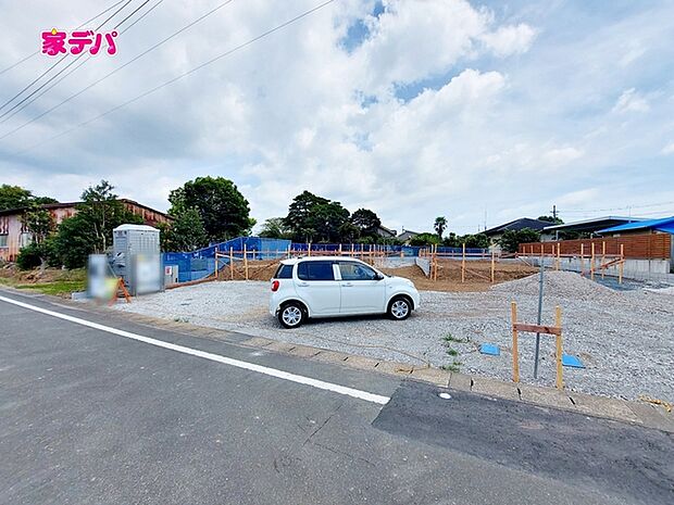 建築予定地です。ご見学希望のお客様につきましては同型同仕様の物件にご案内いたします。当日のご連絡でも対応いたします。お気軽に『家デパ』までお問い合わせ下さい！経験豊富なスタッフが対応いたします。