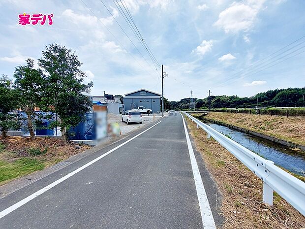 前面道路：西側約4.4ｍ幅