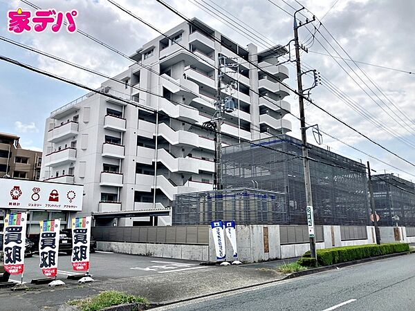 現地や周辺環境もあわせてご確認いただけます。現地ご案内いたします。お気軽にお問い合わせください。実際の陽当たりや前面道路、周辺の環境などもぜひ現地でご確認ください。スタッフが丁寧にご案内いたします。