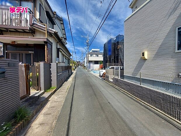 前面道路:西側約4.2m幅
