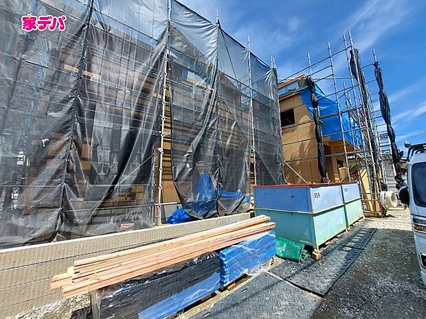 上棟しました。ご見学希望のお客様につきましては同型同仕様の物件にご案内いたします。当日のご連絡でも対応いたします。お気軽に『家デパ』までお問い合わせ下さい！経験豊富なスタッフが対応いたします。