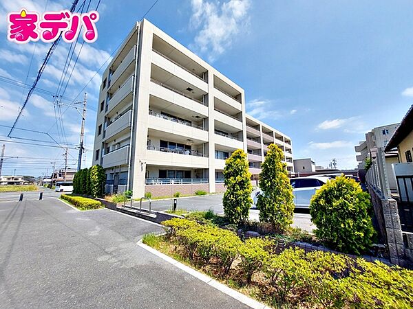 現地や周辺環境もあわせてご確認いただけます。現地ご案内いたします。お気軽にお問い合わせください。実際の陽当たりや前面道路、周辺の環境などもぜひ現地でご確認ください。スタッフが丁寧にご案内いたします。