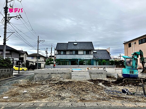 現地や周辺環境もあわせてご確認いただけます。現地ご案内いたします。お気軽にお問い合わせください。実際の陽当たりや前面道路、周辺の環境などもぜひ現地でご確認ください。スタッフが丁寧にご案内いたします。 