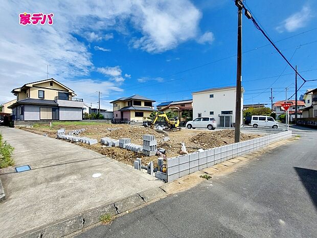 現地や周辺環境もあわせてご確認いただけます。現地ご案内いたします。お気軽にお問い合わせください。実際の陽当たりや前面道路、周辺の環境などもぜひ現地でご確認ください。スタッフが丁寧にご案内いたします。