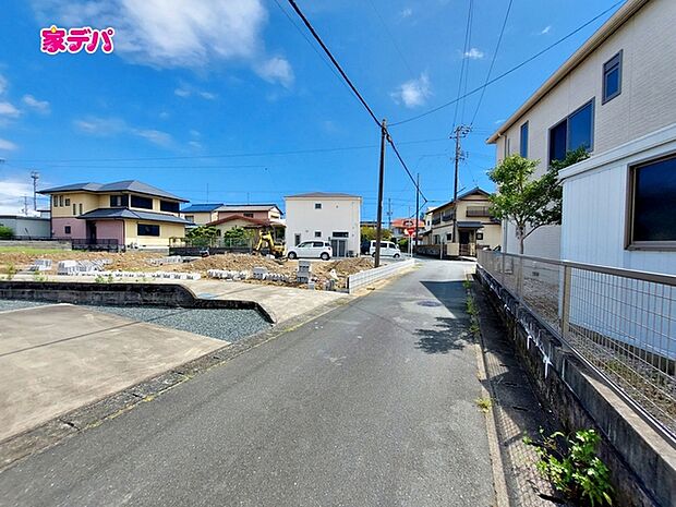 前面道路:南西側約4m幅