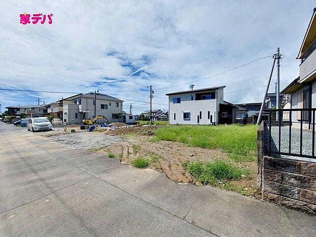 現地や周辺環境もあわせてご確認いただけます。現地ご案内いたします。お気軽にお問い合わせください。実際の陽当たりや前面道路、周辺の環境などもぜひ現地でご確認ください。スタッフが丁寧にご案内いたします。