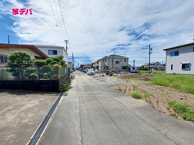 前面道路:南東側約4m幅