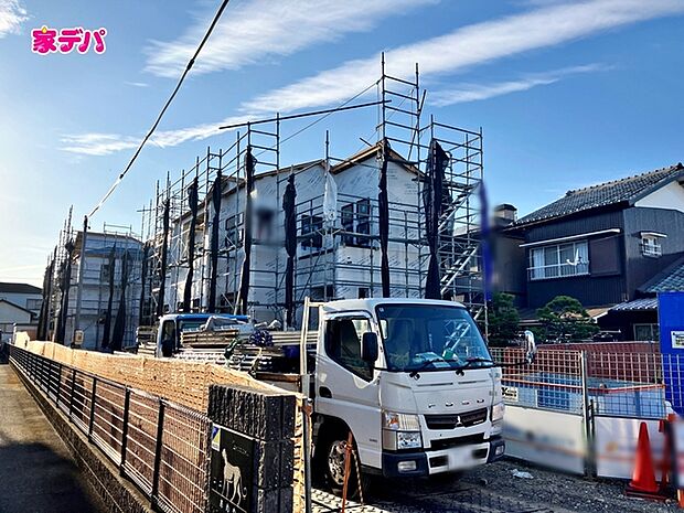 上棟しました。ご見学希望のお客様につきましては同型同仕様の物件にご案内いたします。当日のご連絡でも対応いたします。お気軽に『家デパ』までお問い合わせ下さい!経験豊富なスタッフが対応いたします。