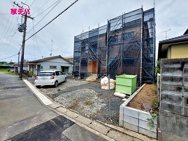 上棟しました。ご見学希望のお客様につきましては同型同仕様の物件にご案内いたします。当日のご連絡でも対応いたします。お気軽に『家デパ』までお問い合わせ下さい!経験豊富なスタッフが対応いたします。