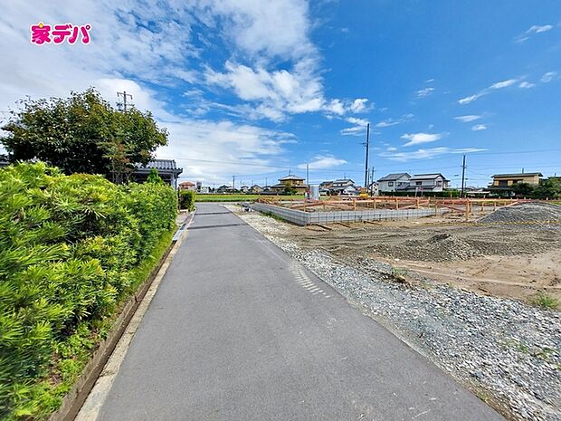 前面道路：北側（法外道路）