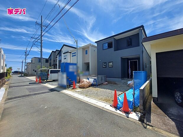 現地や周辺環境もあわせてご確認いただけます。現地ご案内いたします。お気軽にお問い合わせください。実際の陽当たりや前面道路、周辺の環境などもぜひ現地でご確認ください。スタッフが丁寧にご案内いたします。 
