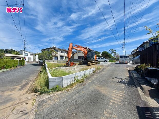 建築予定地です。ご見学希望のお客様につきましては同型同仕様の物件にご案内いたします。当日のご連絡でも対応いたします。お気軽に『家デパ』までお問い合わせ下さい！経験豊富なスタッフが対応いたします。