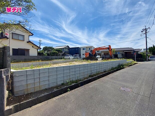 現地や周辺環境もあわせてご確認いただけます。現地ご案内いたします。お気軽にお問い合わせください。実際の陽当たりや前面道路、周辺の環境などもぜひ現地でご確認ください。スタッフが丁寧にご案内いたします。