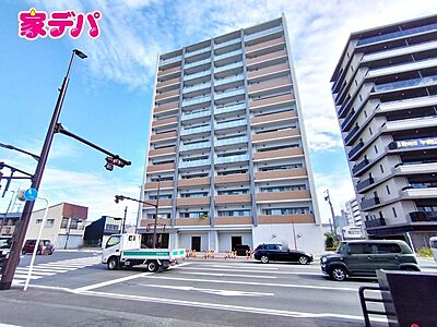 外観:大切なペットと暮らせる「3LDK」です。くつろげる和室と開放感のある17.5帖のリビングは日当たり日当たり良好!お気軽に「家デパ」までお問い合わせ下さい。 外観:大切なペットと暮らせる「3LDK」です。くつろげる和室と開放感のある17.5帖のリビングは日当たり日当たり良好!お気軽に「家デパ」までお問い合わせ下さい。