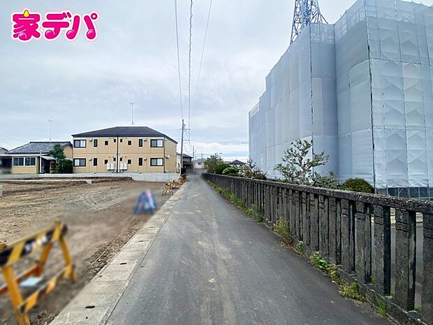 前面道路:西側約4m幅