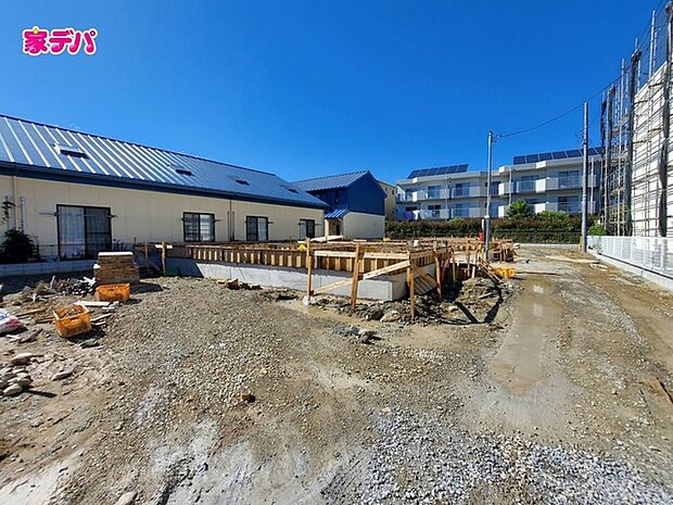 建築予定地です。ご見学希望のお客様につきましては同型同仕様の物件にご案内いたします。当日のご連絡でも対応いたします。お気軽に『家デパ』までお問い合わせ下さい！経験豊富なスタッフが対応いたします。