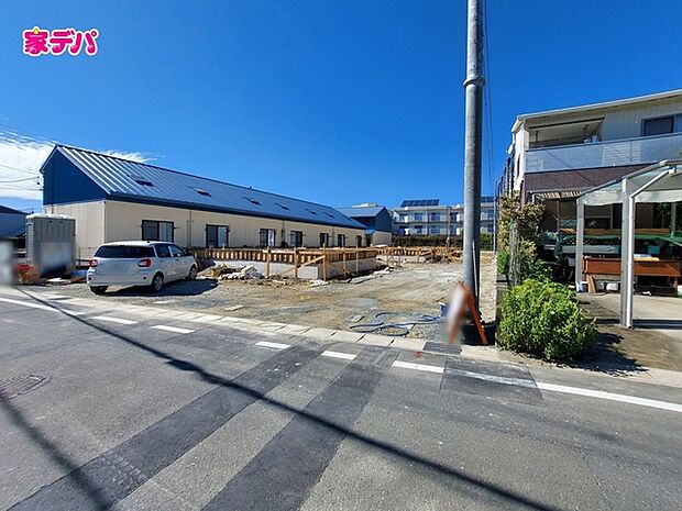 建築予定地です。ご見学希望のお客様につきましては同型同仕様の物件にご案内いたします。当日のご連絡でも対応いたします。お気軽に『家デパ』までお問い合わせ下さい！経験豊富なスタッフが対応いたします。