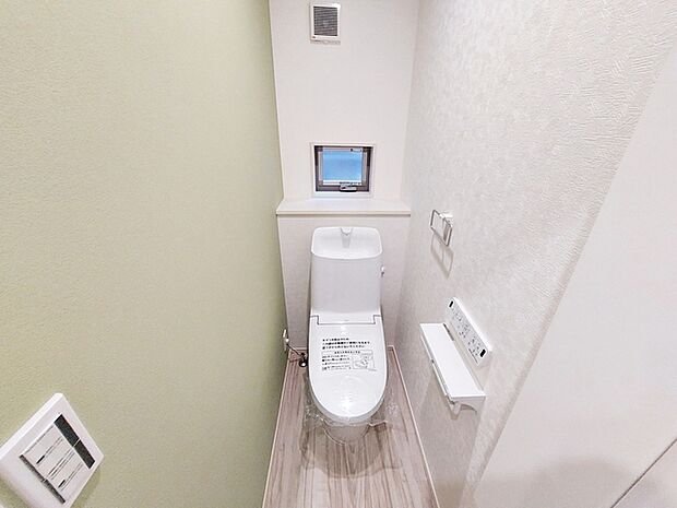 【1階トイレ】 各フロアに1か所ずつシャワー機能付きトイレを設置しており、朝の忙しい時間帯でもスムーズに利用できるため、混雑の軽減にもつながります。