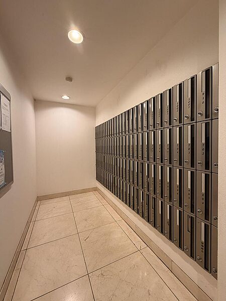 整理された集合ポストスペースを設置。共用部まで管理の行き届いた住環境です