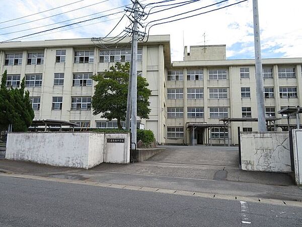 糸島市立前原中学校 980m