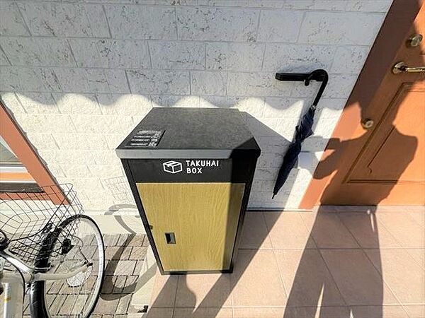 宅配ボックス、来客用の傘かけございます！