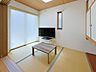 室内：LDK横には和室があり、お子様の遊び場、来客用スペースとして活用いただけます！収納もございます！