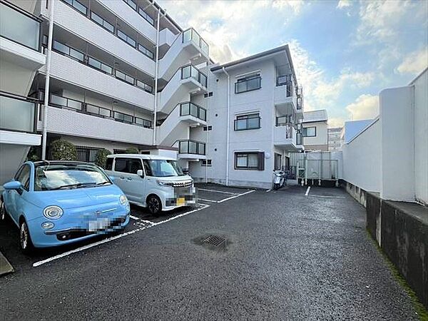 敷地内駐車場スペースございます！