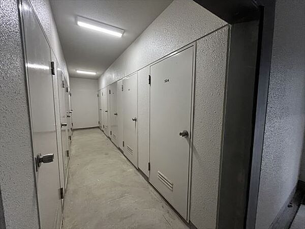 収納箇所として専用倉庫も使用可能です！