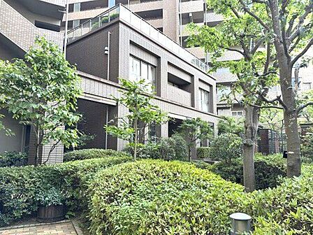 マンション1階外観