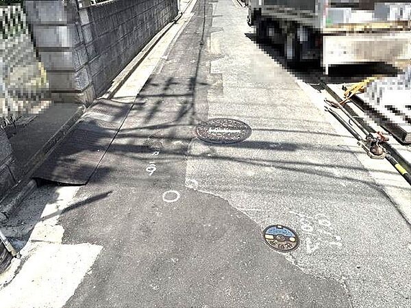 西側前面道路