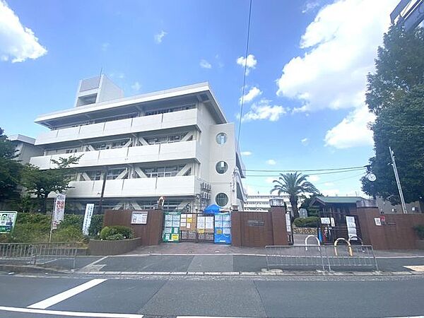 千里第二小学校 560m
