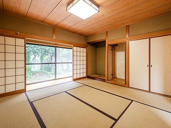 ■1階和室です！南側のお庭に面しており日中は日が差し込みます！