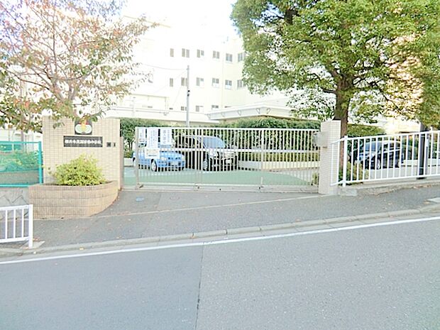 横浜市立深谷台小学校　約550ｍ　広い道があるため安心して通学いただけます。