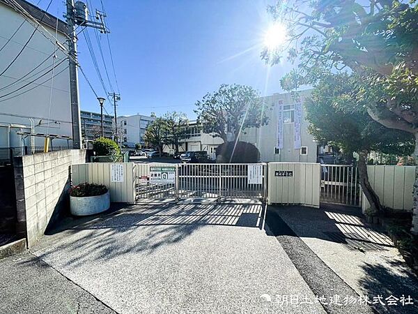 横浜市立舞岡中学校　約1800ｍ