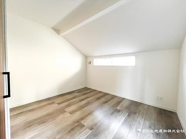 【居室】ナチュラルな木目と上品な色合いが魅力的な居住スペースは、住む人の心を自然とおだやかにします。