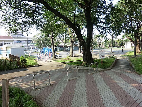 中村公園　約590ｍ