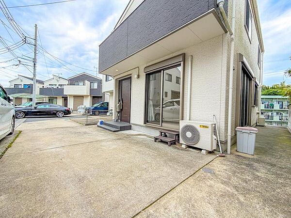 【駐車場】一戸建て住戸を持つ最大のメリットは、駐車場代金を支払い続ける必要がないことです。