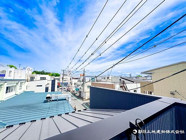 【住戸からの眺望】遠くまで見渡せる開放的な眺望を現地にてご確認ください。