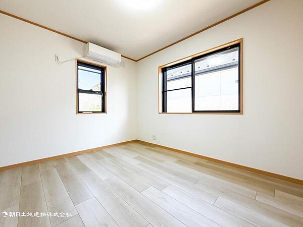【居室】インテリアショップで見掛けた「あの家具」も置ける、ゆったりとした空間。時に広さが上質な寛ぎの時間になる事も。