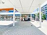 周辺：そうてつローゼン 弥生台駅前店　約690ｍ　8時00分～22時45分まで営業しているのでお仕事帰りにも便利です