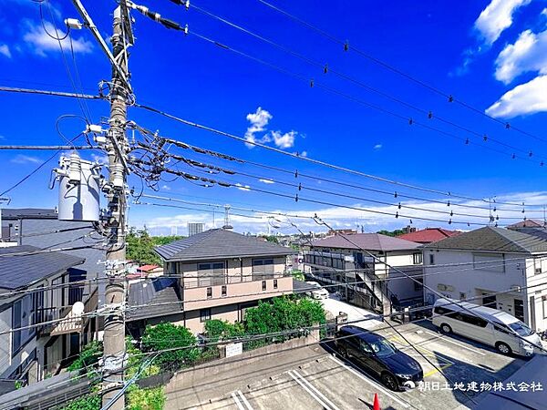 【住戸からの眺望】遠くまで見渡せる開放的な眺望を現地にてご確認ください。
