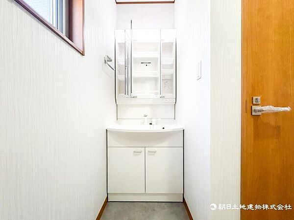 【洗面・脱衣所】使いやすい最新の洗面台にリフォーム済みです。ご入居時から気持ちよくお使いいただけます