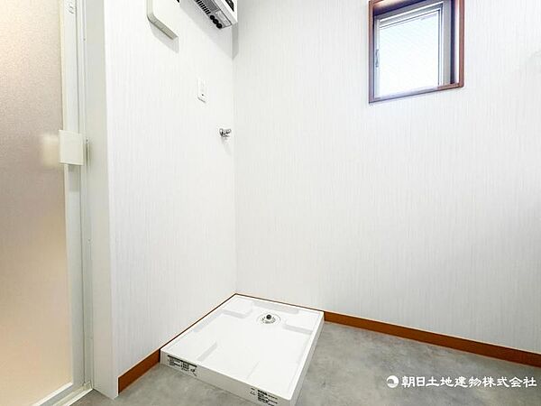 【洗面・脱衣所】ストレスフリーな広いランドリースペース。　　大きな洗濯機乾燥機もしっかりとおけます。