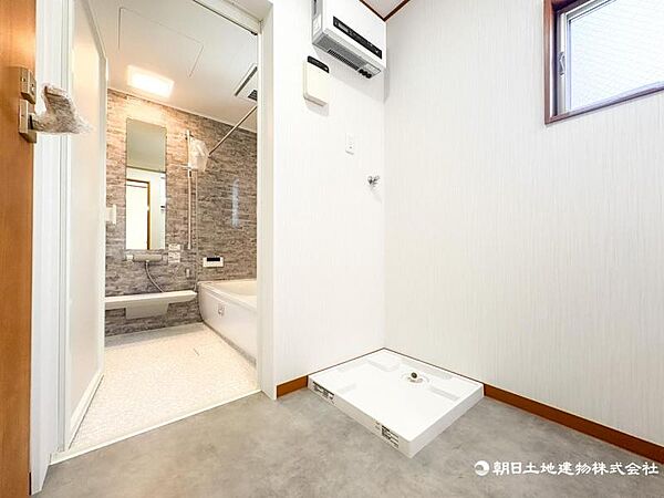 【洗面・脱衣所】使いやすい最新の洗面台にリフォーム済みです。ご入居時から気持ちよくお使いいただけます