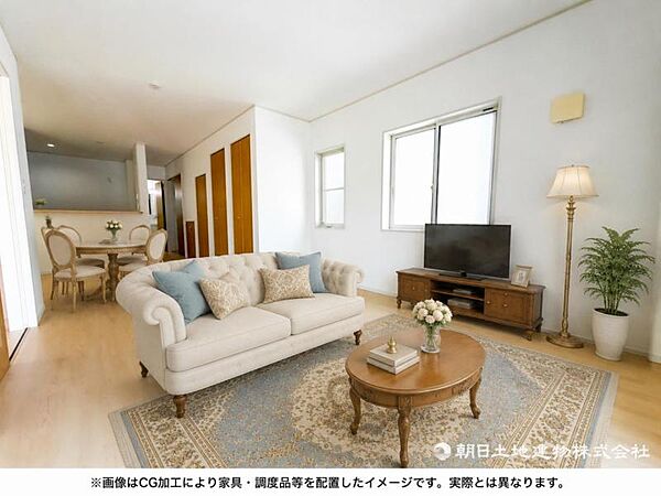 【リビング】温かみのあるナチュラルテイストのLDK。のんびりくつろぐソファや、お食事を楽しむダイニングセットを置いても圧迫感はありません。