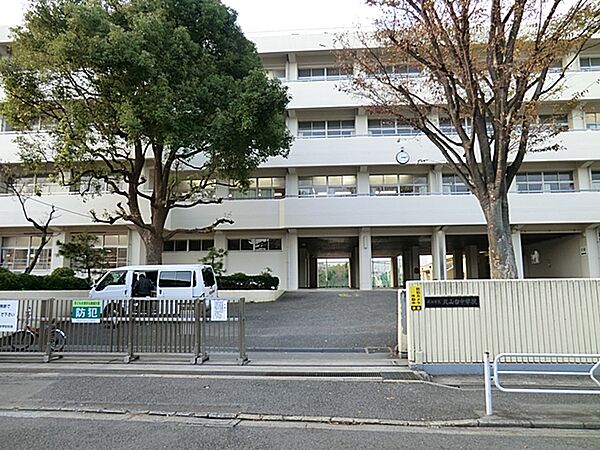 横浜市立丸山台中学校　約450ｍ