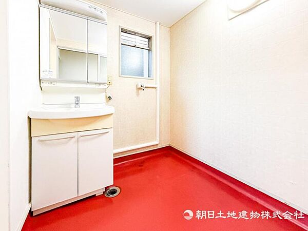 換気もしやすく、湿気がこもりにくいため、毎日の身支度や洗濯まわりも快適に使えます。