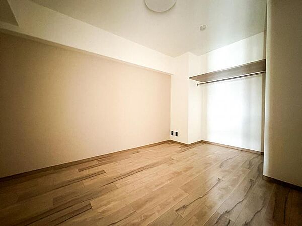 【居室】ナチュラルな木目と上品な色合いが魅力的な居住スペースは、住む人の心を自然とおだやかにします。